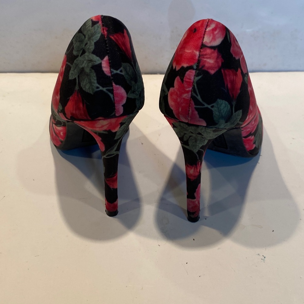 Christian Siriano Floral Pointed-Toe High Heels - Picture 6 of 9